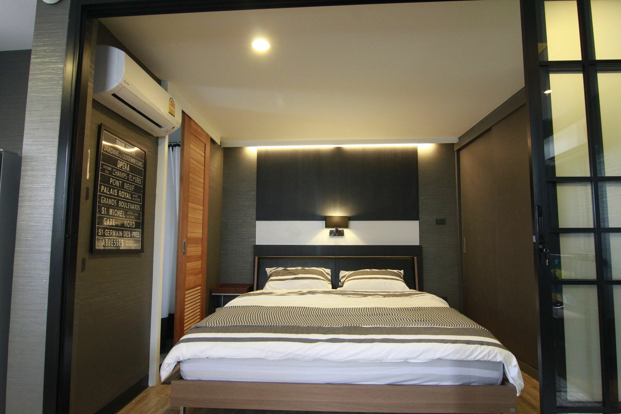 S Bloc Saladaeng Bed & Breakfast Bangkok Exterior photo